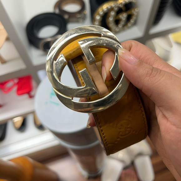 Gucci Belt (original) comes with the dust bag as well - Picture 2 of 4